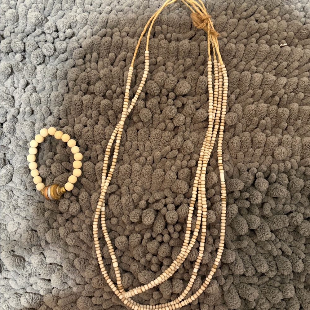 Elegant Cream Beaded Necklace and Bracelet Set